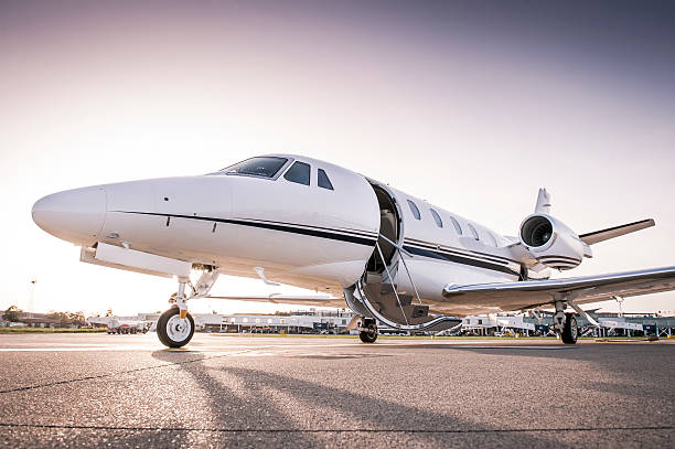 LuxRoyalty - Renting and selling helicopters and private and luxury aircraft.